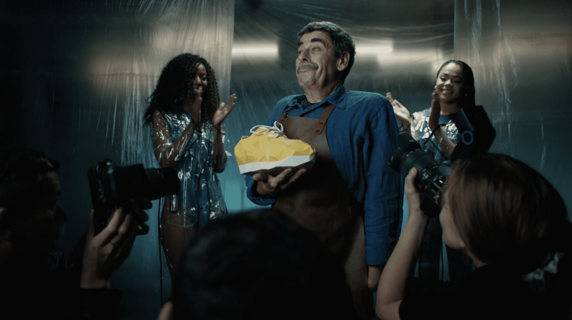 Scène uit de Europabank schoenmaker campagne