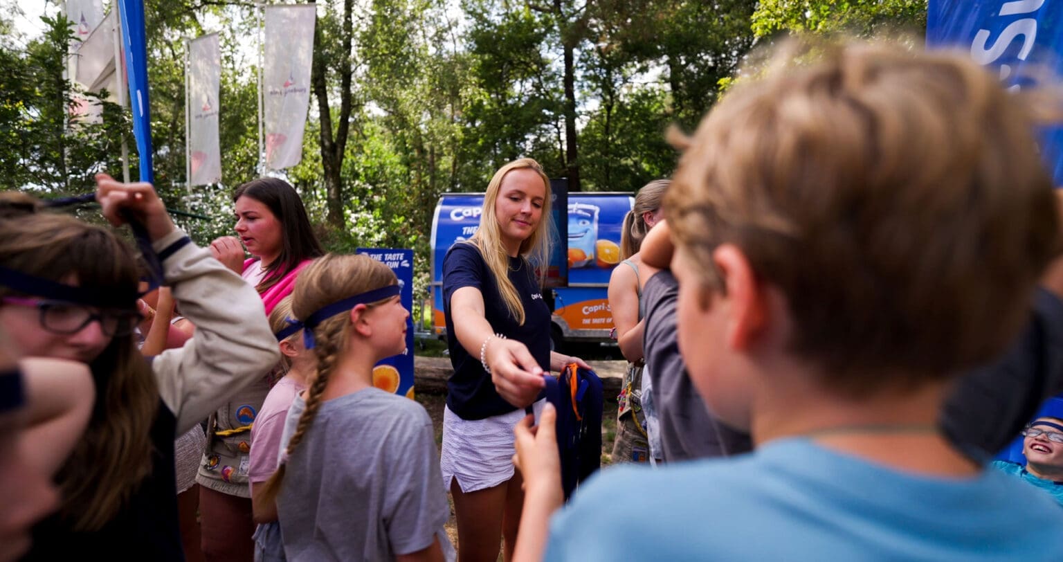 Capri-Sun campagnebeeld met kleurrijke fruitdrank verpakking
